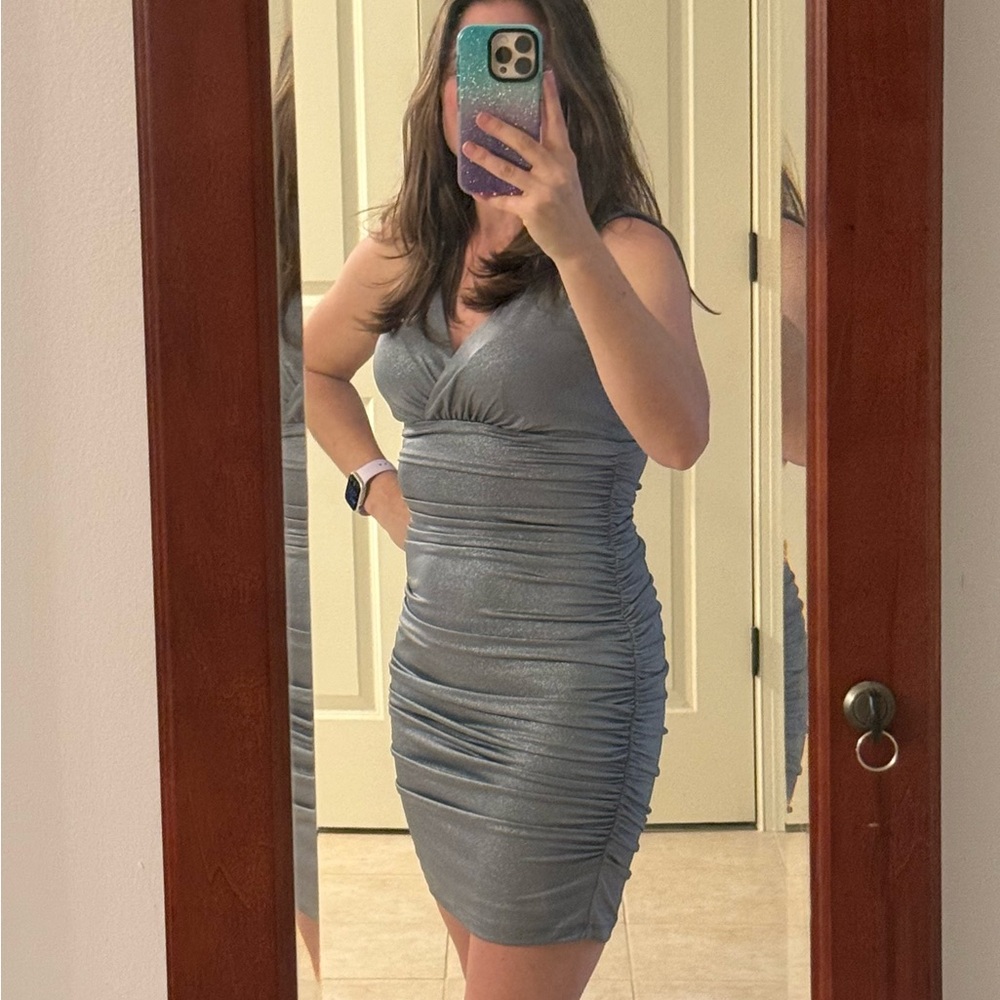Guess Brand - Size 0 - Elegant Silver Metallic Ruched Dress Party Clubbing - Picture 2 of 7